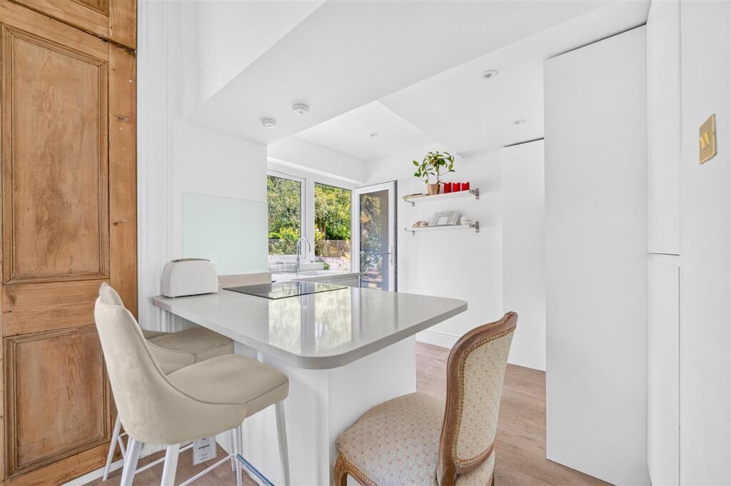 Apartment in London - View 5