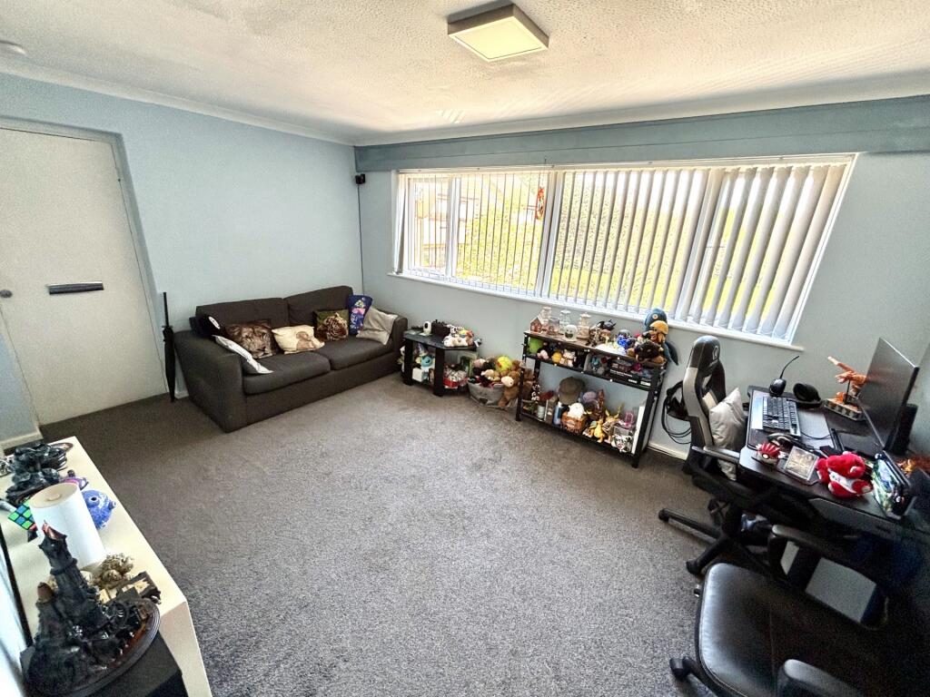 Ivel Court, Yeovil, BA21 - View 2