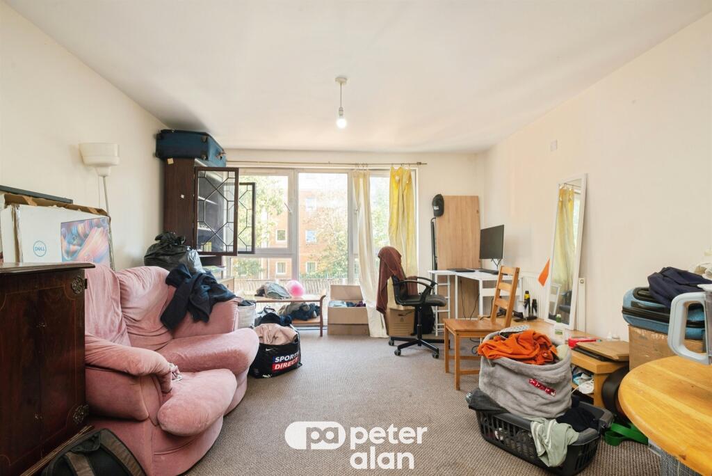 Apartment in Cardiff, Cathays - View 5