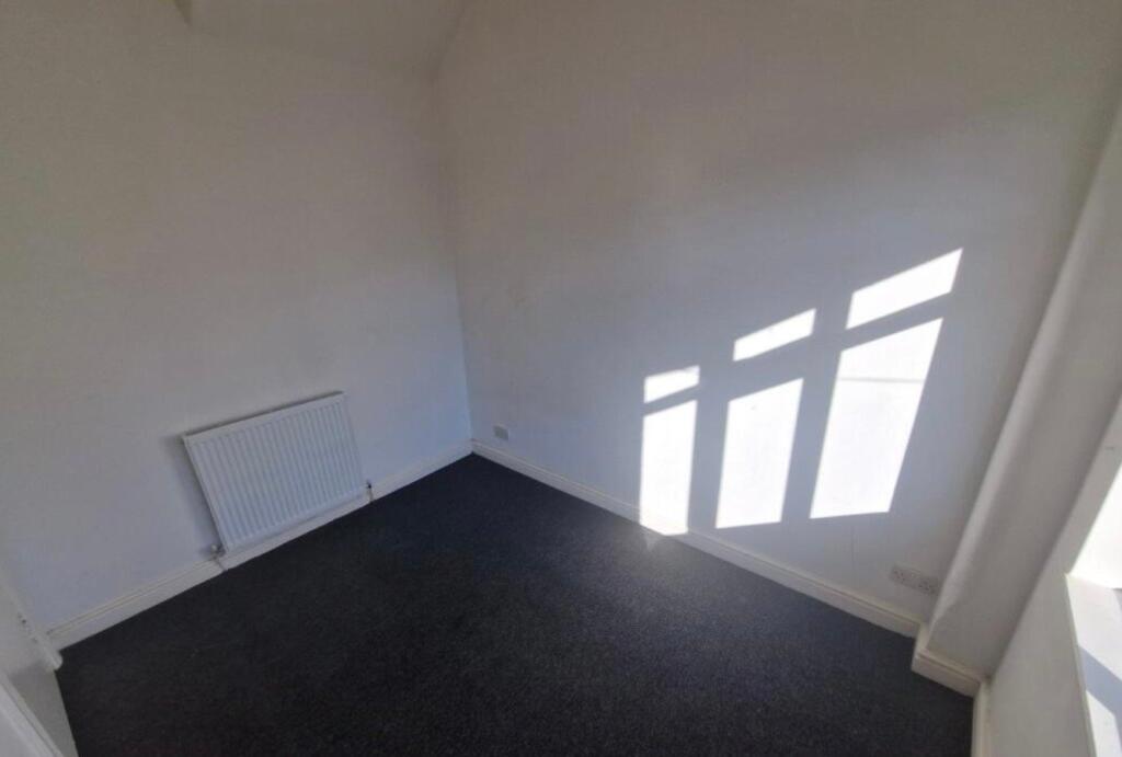 Apartment in Manchester, Whalley Range - View 3