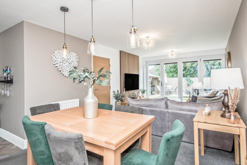 House in Kirklees, Scholes - View 2