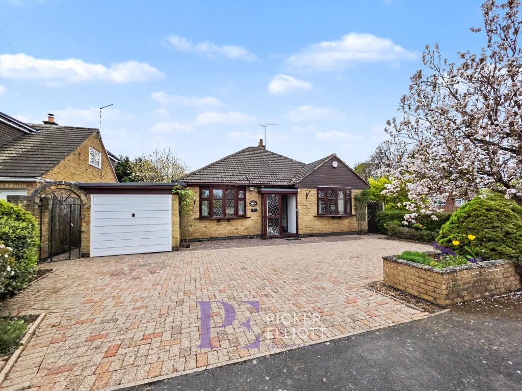 3-bed detached on Denis Road, Burbage, LE10, £450,000