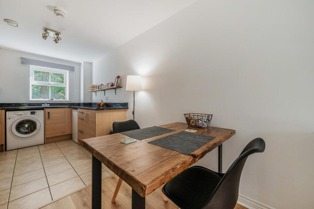 Apartment in Fareham, Whiteley, Locks Heath - View 4