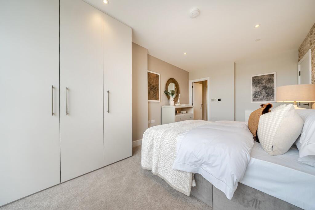 Apartment in Sevenoaks, St John's - More