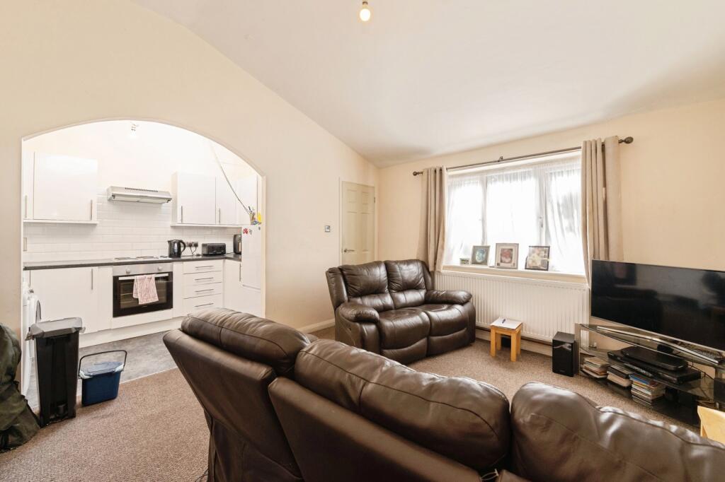 House in Southend-on-Sea - View 5