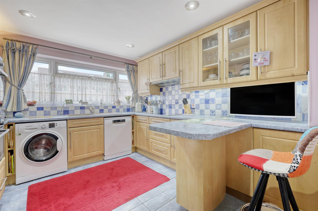 Luthers Close, Kelvedon Hatch, Brentwood photo 3