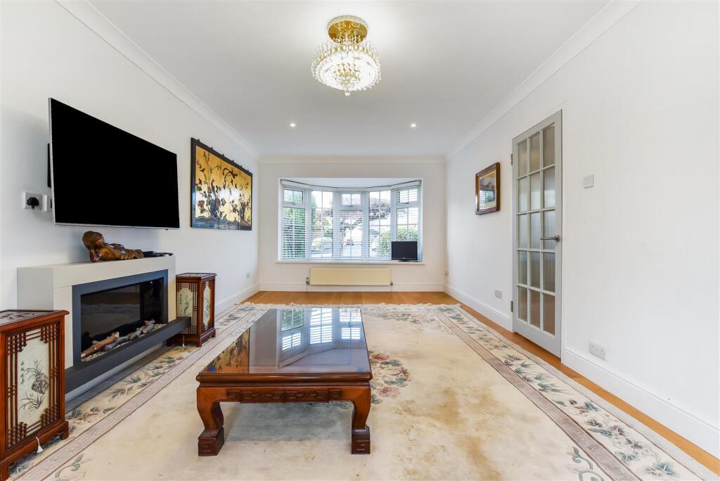 Elmstead Park Road, West Wittering, Chichester photo 3