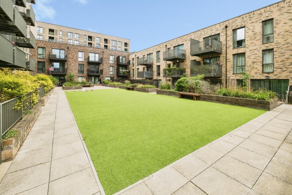 1-bed flat on Mahindra Way, London, E6, £290,000
