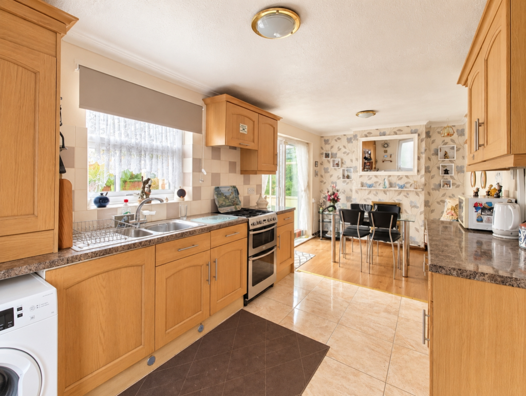 Central Drive, Lower Gornal, DY3 photo 4