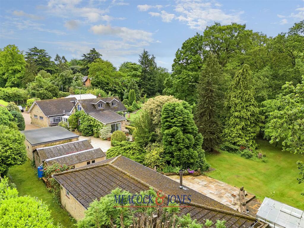 4-bed bungalow on Mores Lane, Pilgrims Hatch, Brentwood, £1,450,000