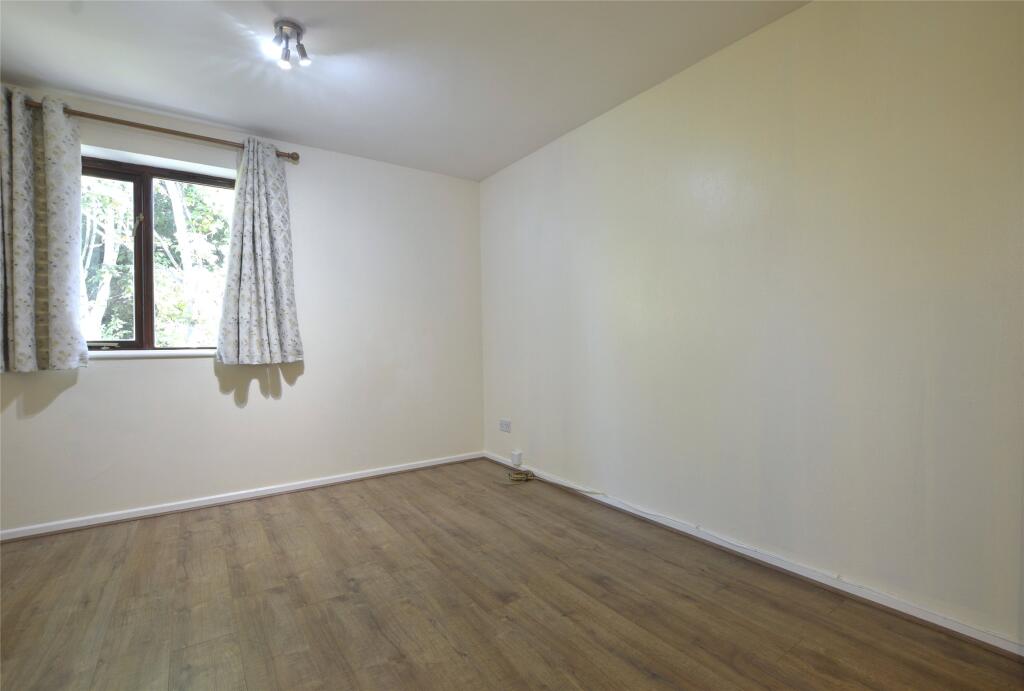 Apartment in Gloucester - More