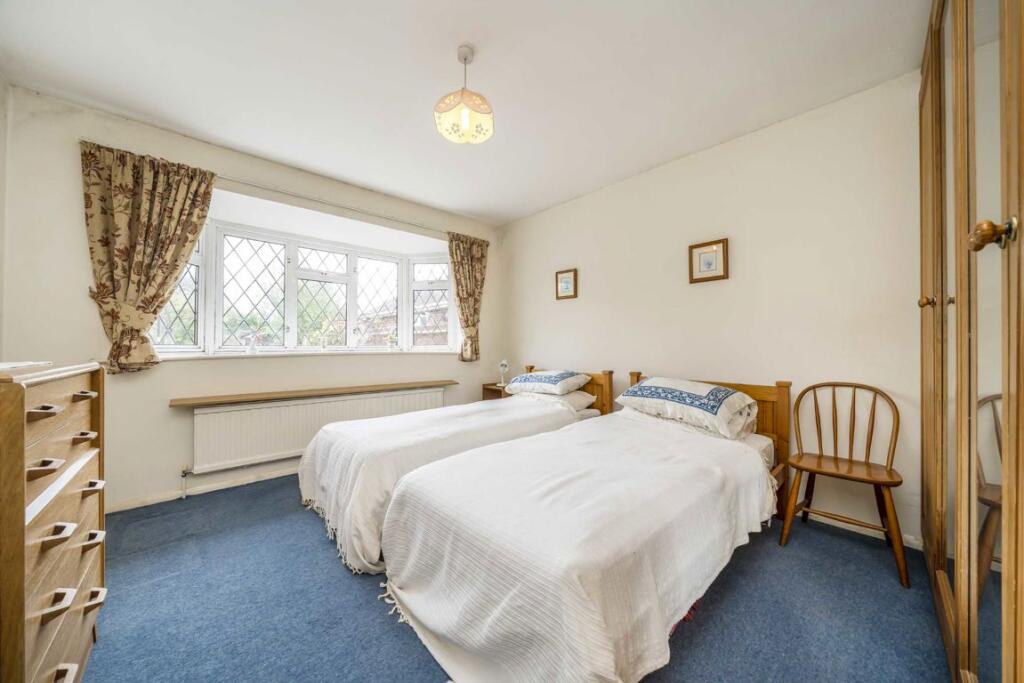 House in Twickenham - More