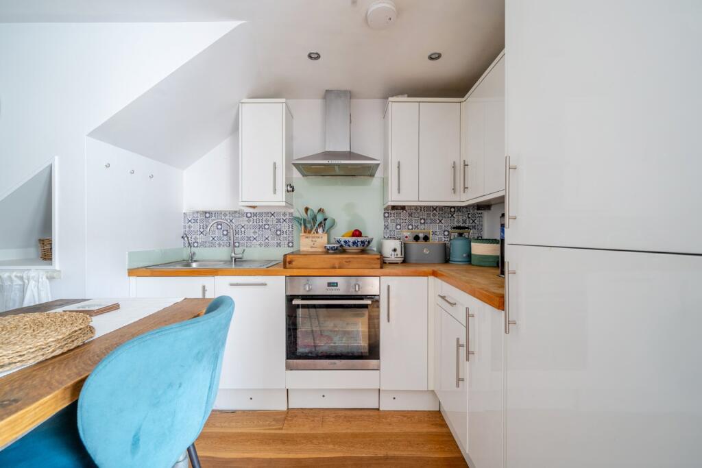 Apartment in Kingston upon Thames, Surbiton - View 3