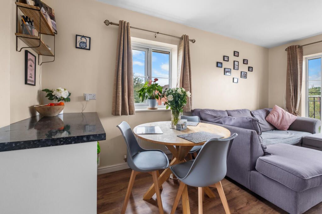 Apartment in Bromsgrove, Finstall - View 4