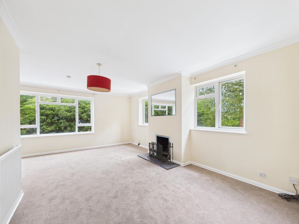 Apartment in Hemel Hempstead - View 2