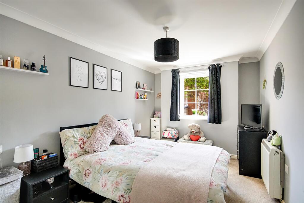 Apartment in Worthing, Broadwater - More