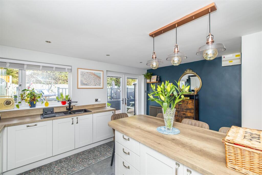 House in Leeds, Howlett Cross - View 3
