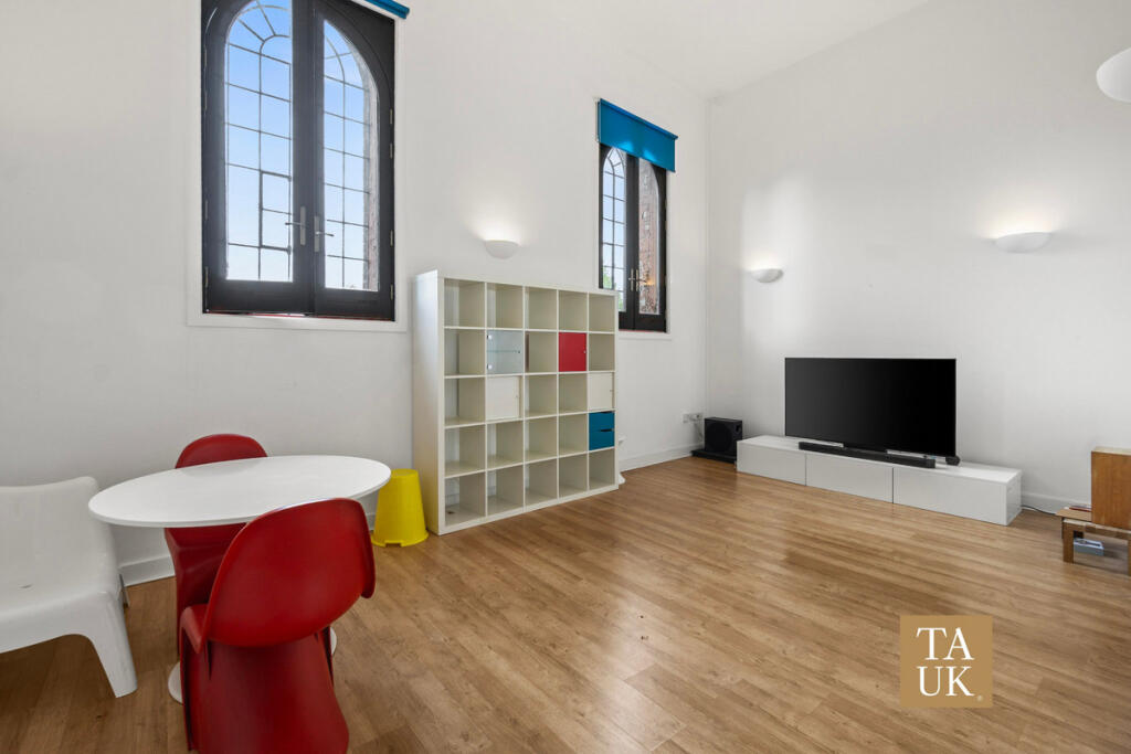 Apartment in Shrewsbury, Greenfields - View 4