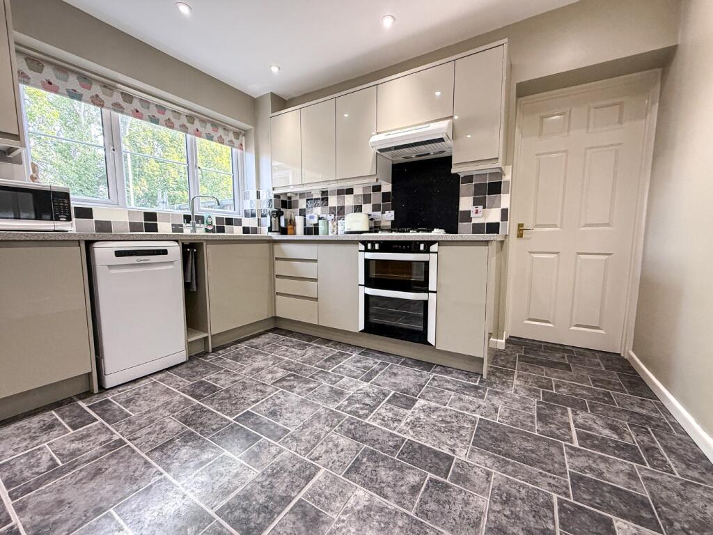 House in Taunton, Dowslands - View 5
