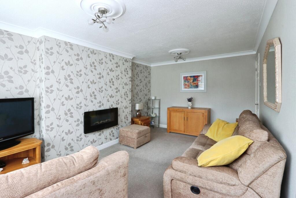 House in Sheffield, Waterthorpe - View 4