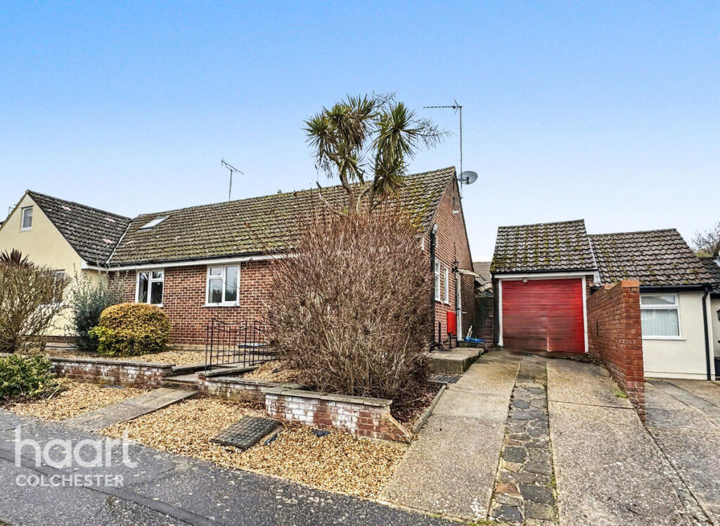 3-bed semi-detached on Turner Close, Wivenhoe, £375,000