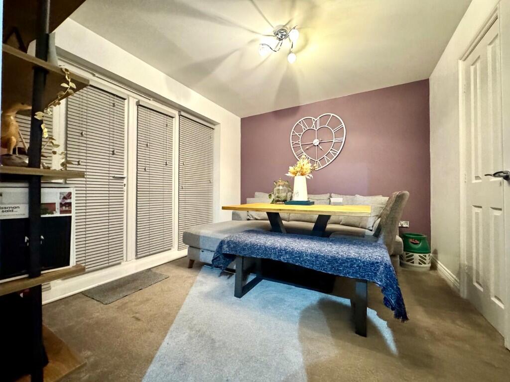 Falmouth Close, Redcar, North Yorkshire, TS10 photo 4