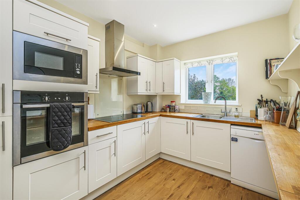 Apartment in Epping Forest, Buckhurst Hill - View 4