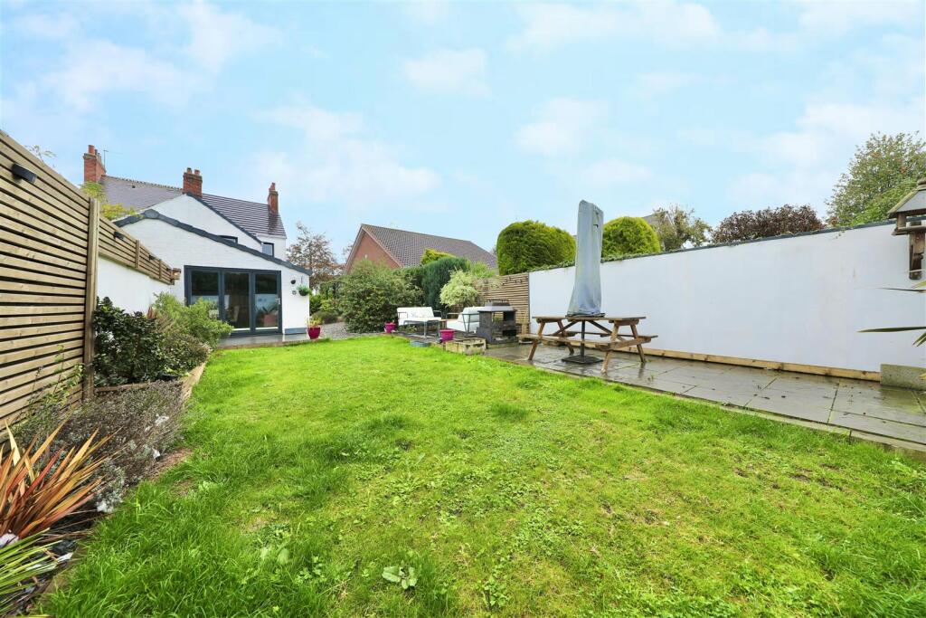 House in Hull - View 4