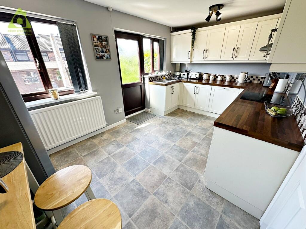 Chantry Close, Westhoughton, BL5 2LY photo 4