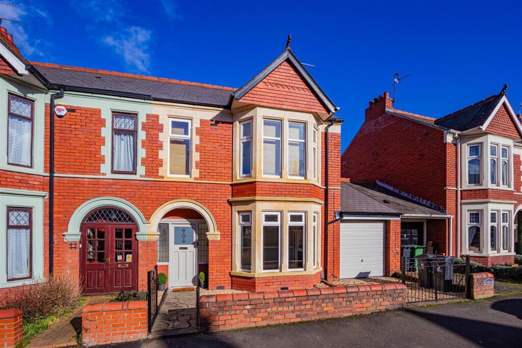2-bed flat on Sturminster Road, Penylan, Cardiff, £300,000