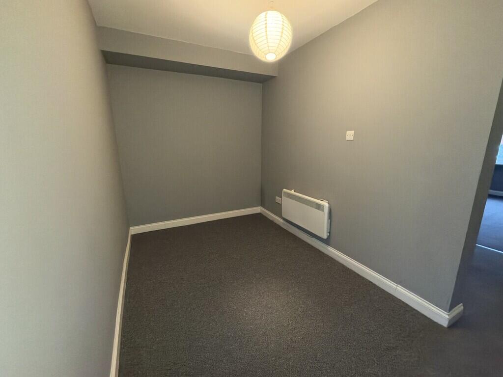 Apartment in Gloucester - View 3