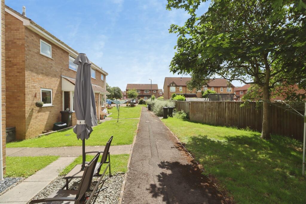 Apartment in Yate, Ladden Garden Village - View 3