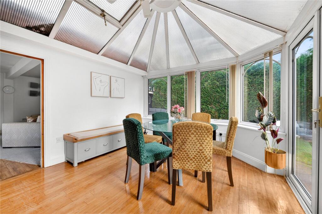 House in Woking, Brookwood - View 4