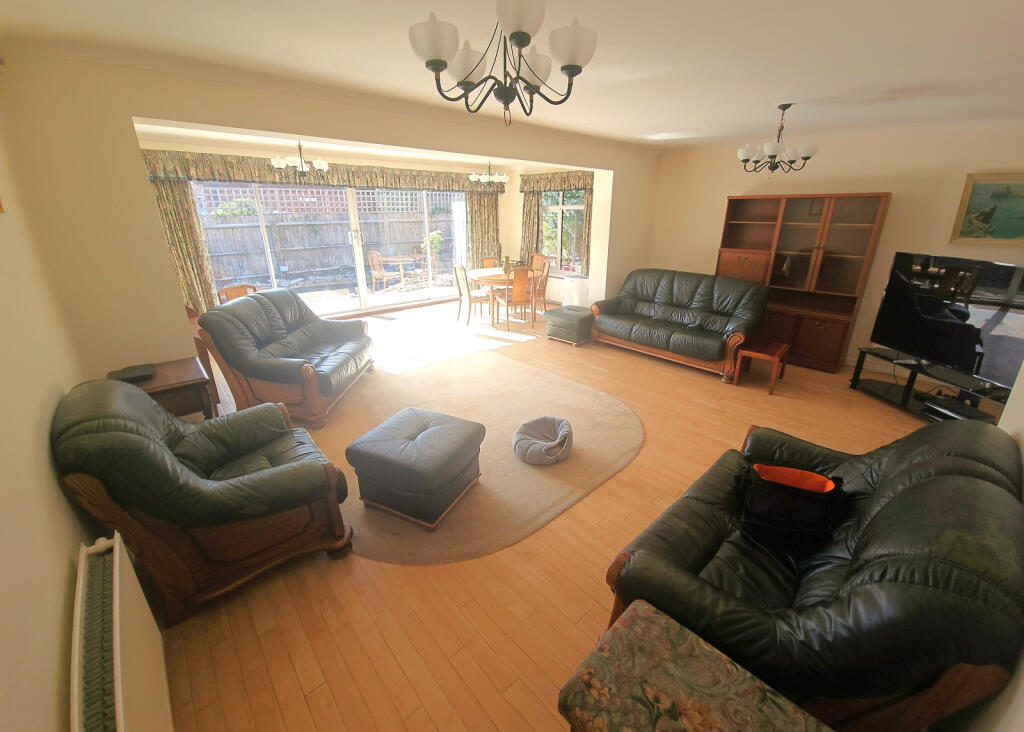 Farriers Close, Woodley, RG5 3DD photo 3