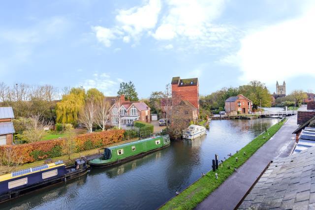 Newbury, Berkshire, RG14 photo 3
