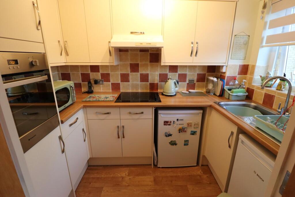 King Georges Close, Rayleigh, SS6 photo 3