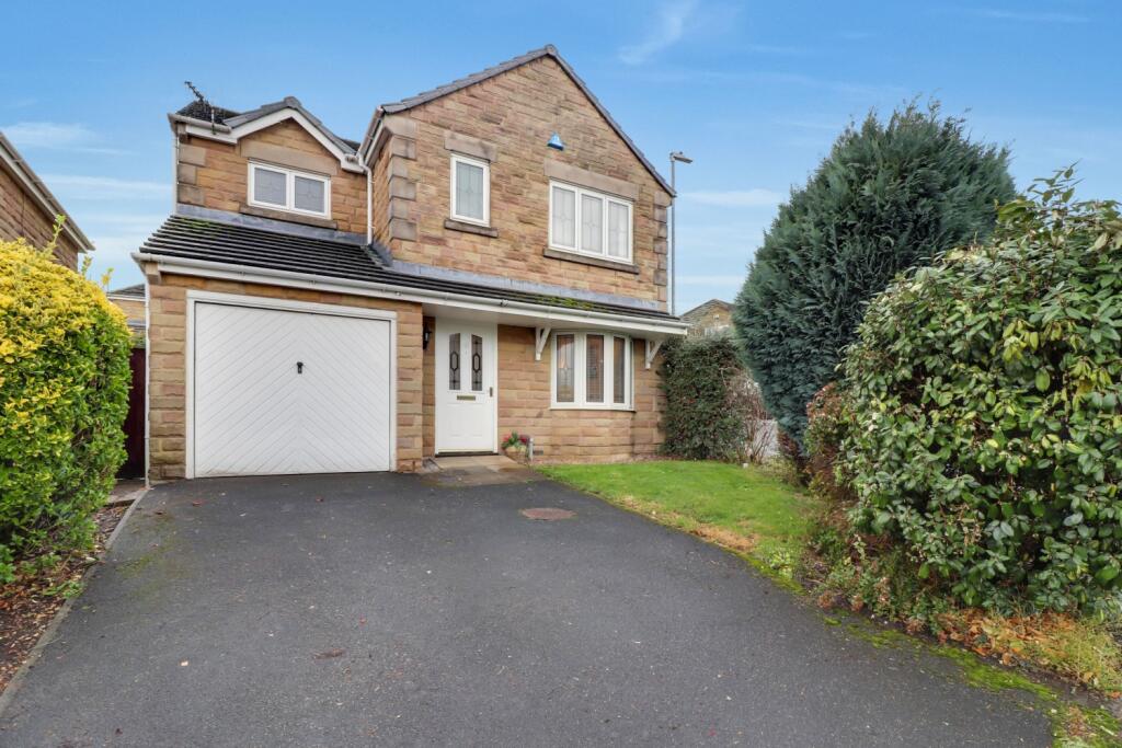 3-bed detached on Meadowcroft, Honley, Holmfirth, West Yorkshire, HD9, £375,000