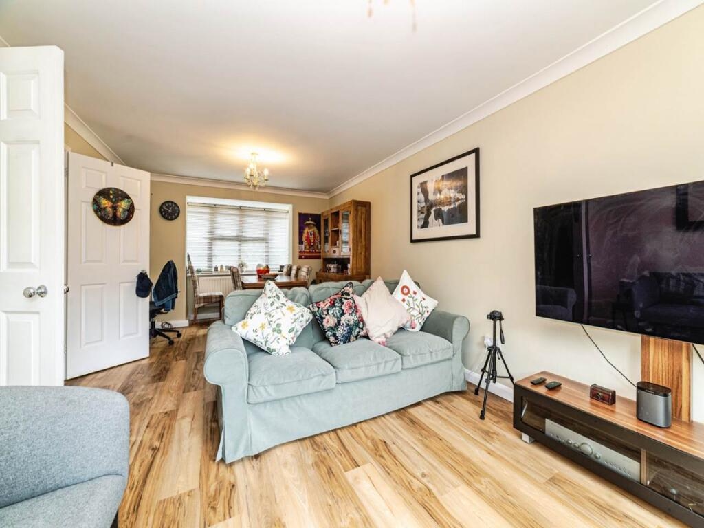 House in Basingstoke and Deane, Hatch Warren - View 3