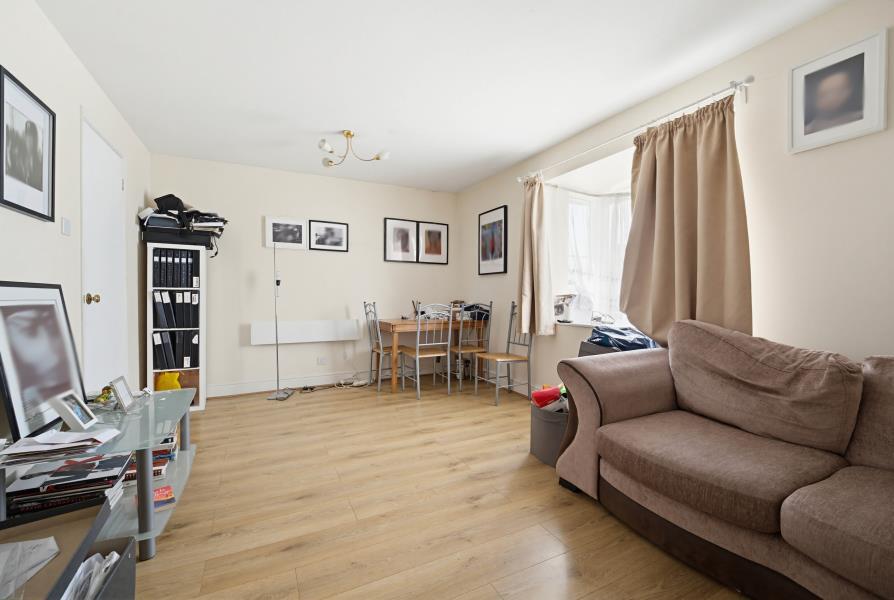 Apartment in London, London Borough of Brent - View 3
