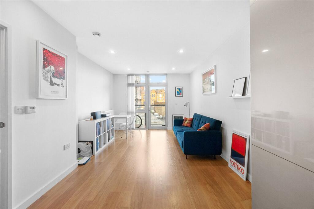 Main image of property: Salton Square, E14