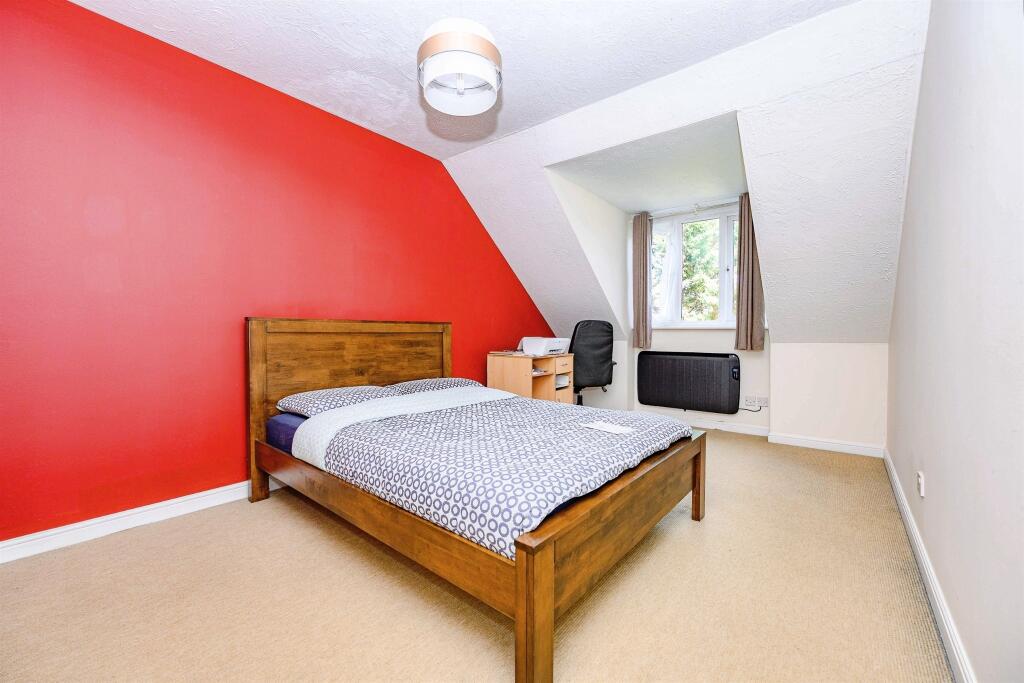 Apartment in Watford - View 4
