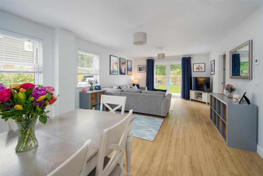 House in Portsmouth - More