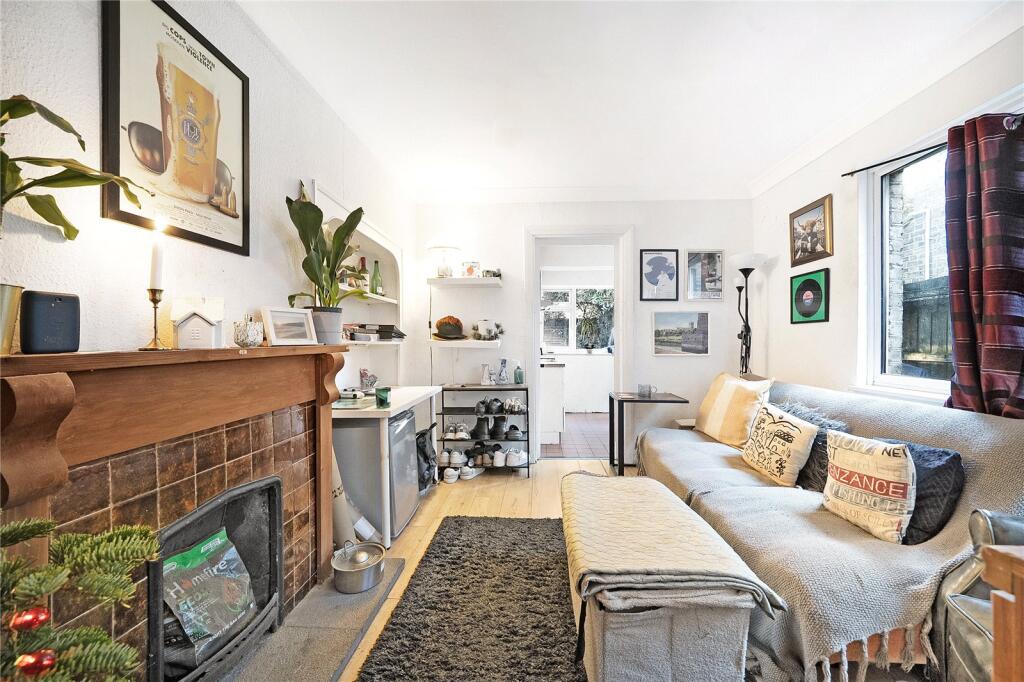 Pretoria Avenue, Walthamstow, London, E17 - View 4