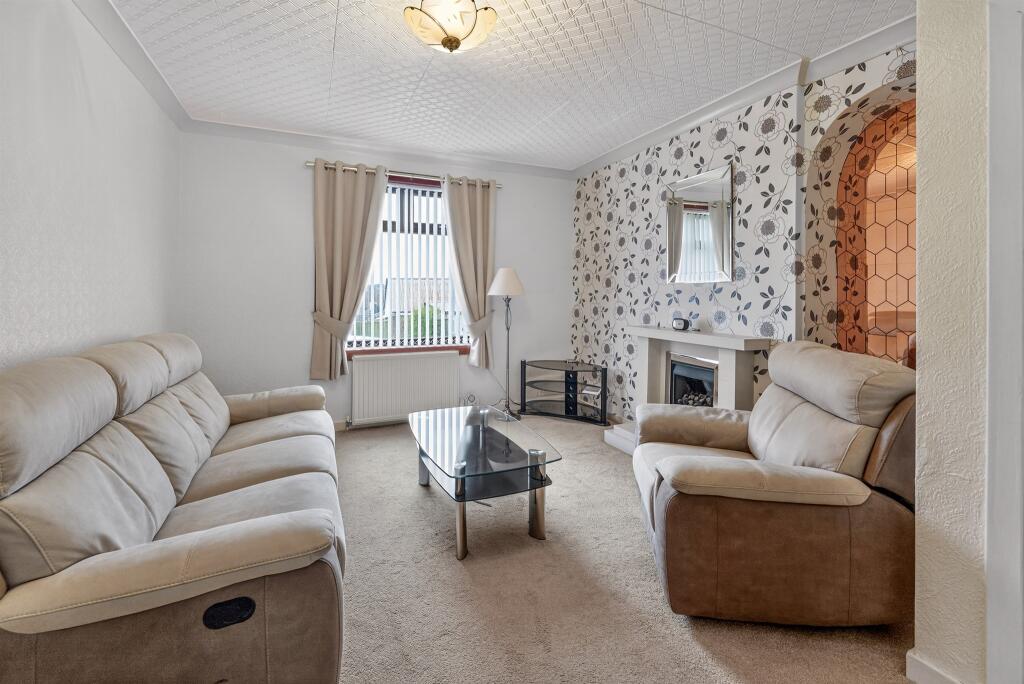 Parkhouse Drive, KILBIRNIE photo 2