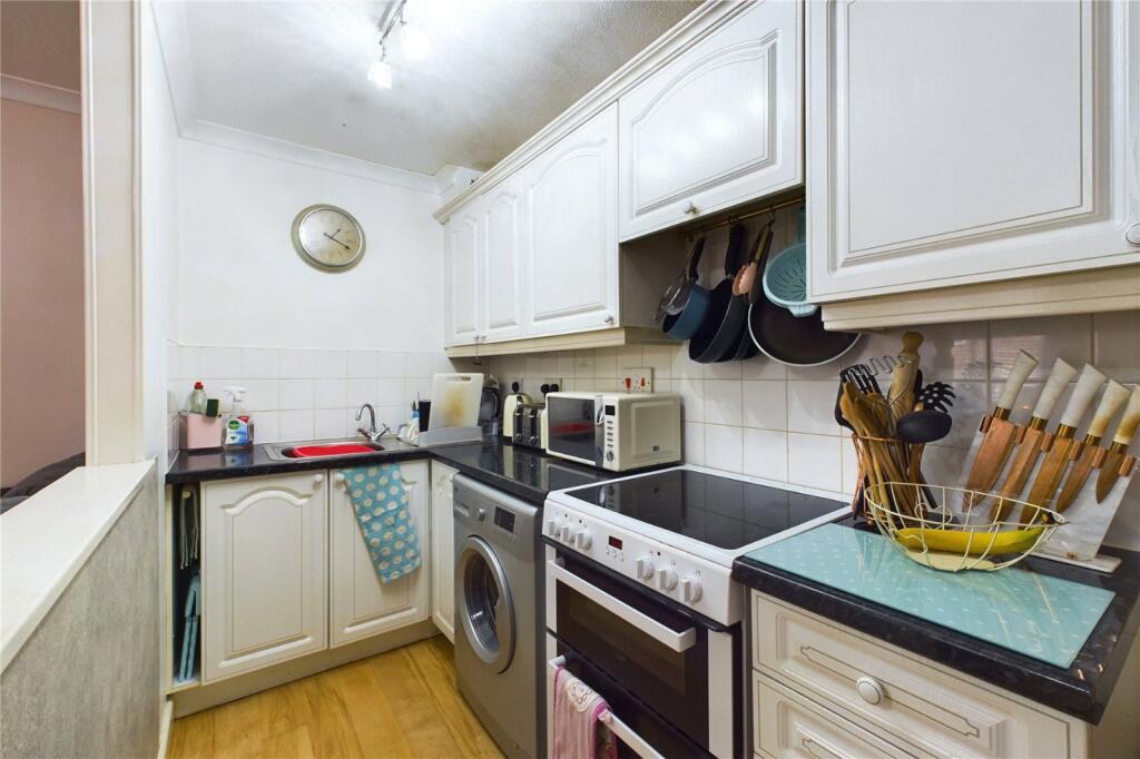 Apartment in Rushmoor, Hampshire - View 3