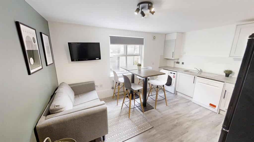 Main image of property: F1, 7 Piccadilly Place