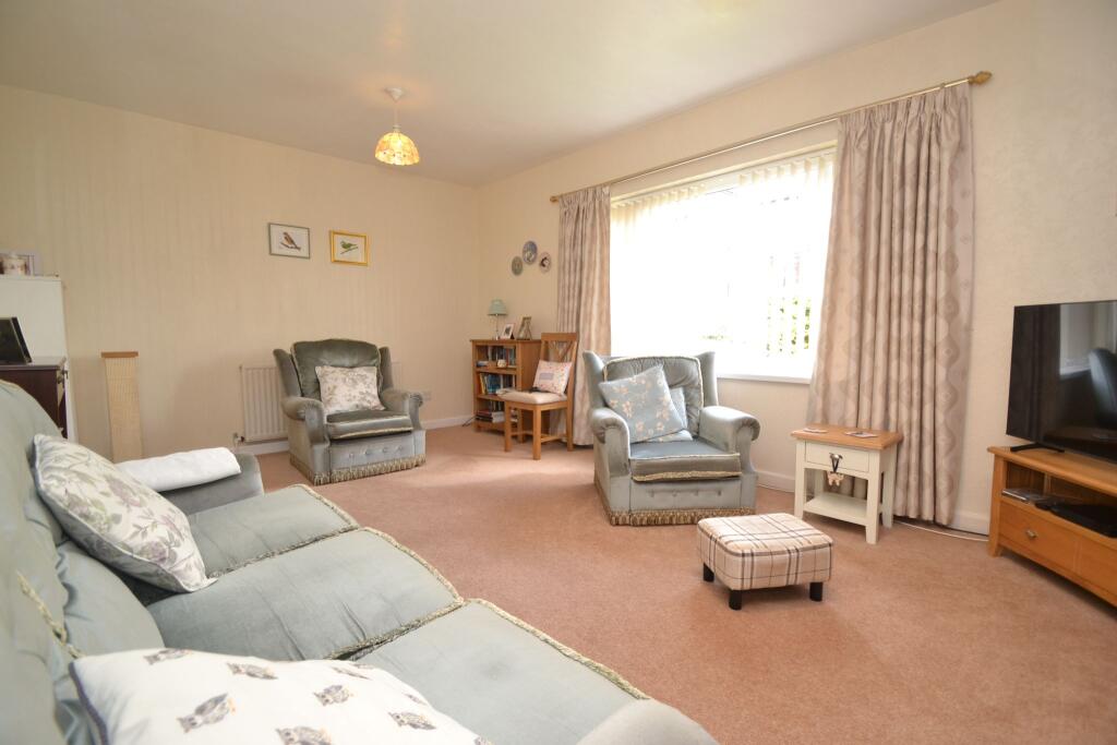 House in Bradford, Fourlands, Idle - View 4