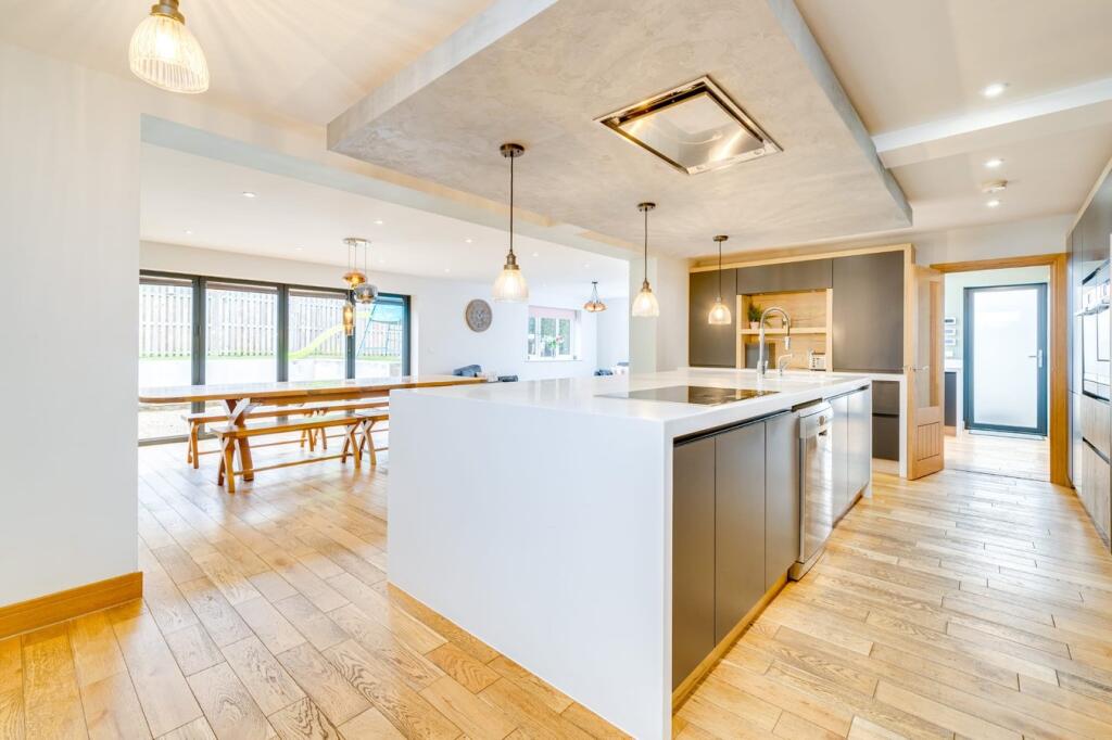 House in Bradford, Baildon - View 3