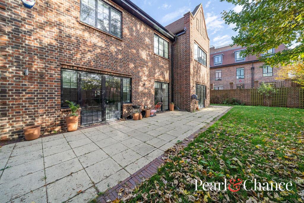 Chandos Way, Hampstead Garden Suburb, NW11 photo 4