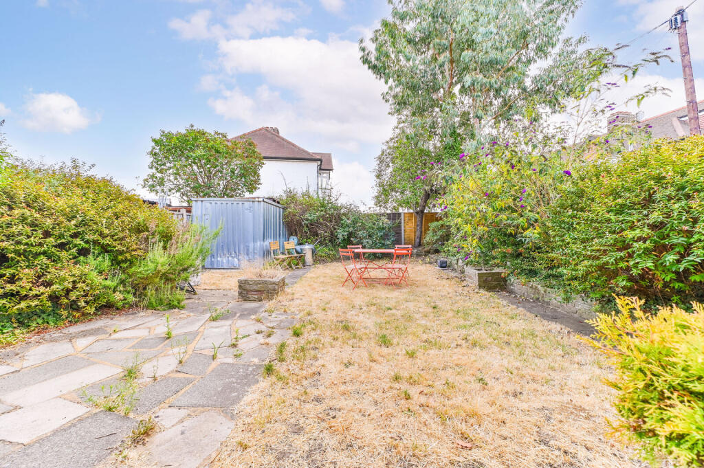 House in Sutton - View 4